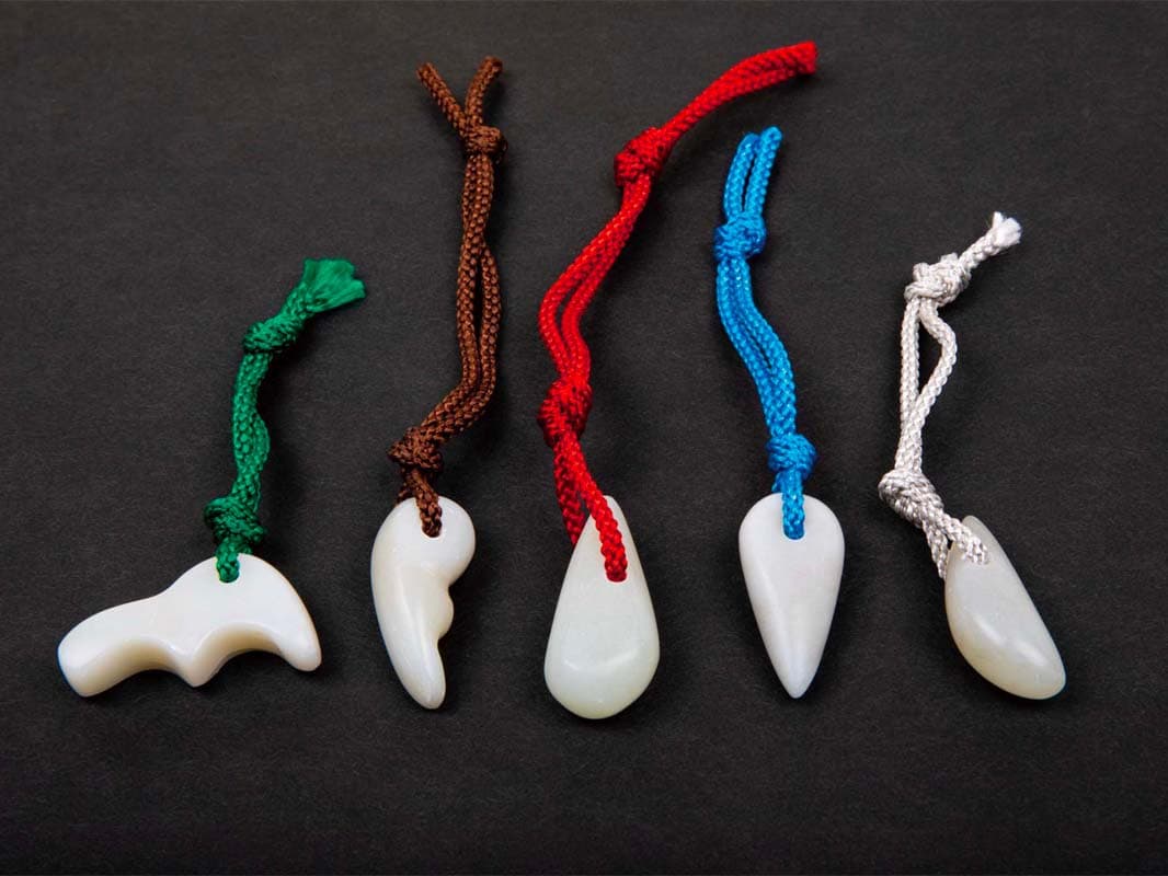 すてきな「石のアクセサリー」をつくろう！